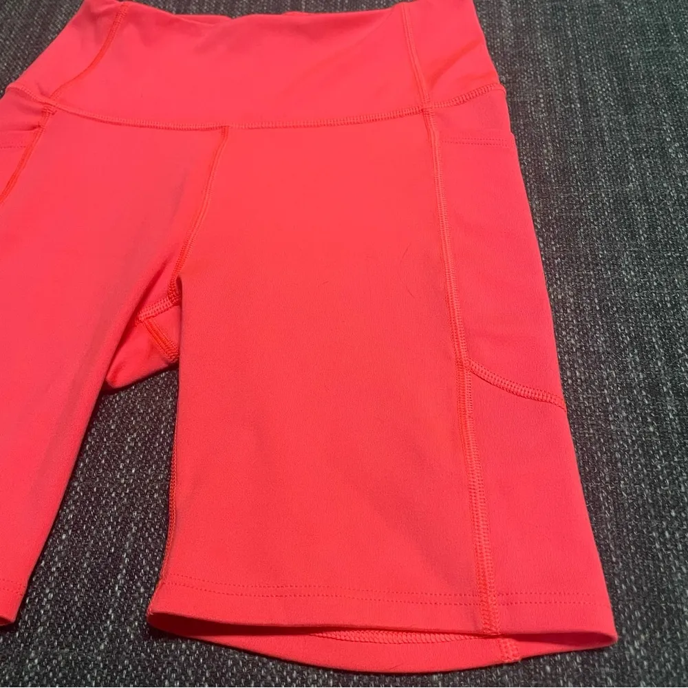 VS On Point Flow Workout Shorts - Image 4