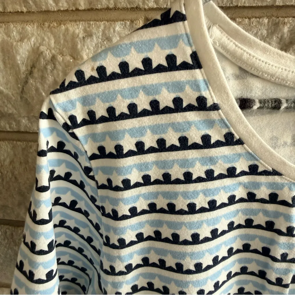 CJ Banks Navy, Light Blue, and White Patterned Short Sleeve Top Size X - Image 3