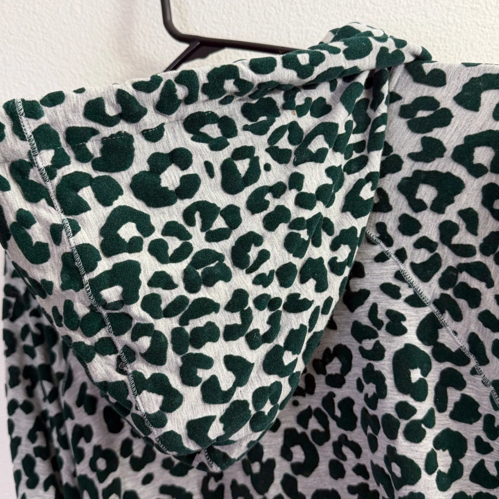 Majestic Filatures Deluxe Teeshirt Velvet Hoodie Womens Size 3 M Green Leopard Gray Size M - Image 10