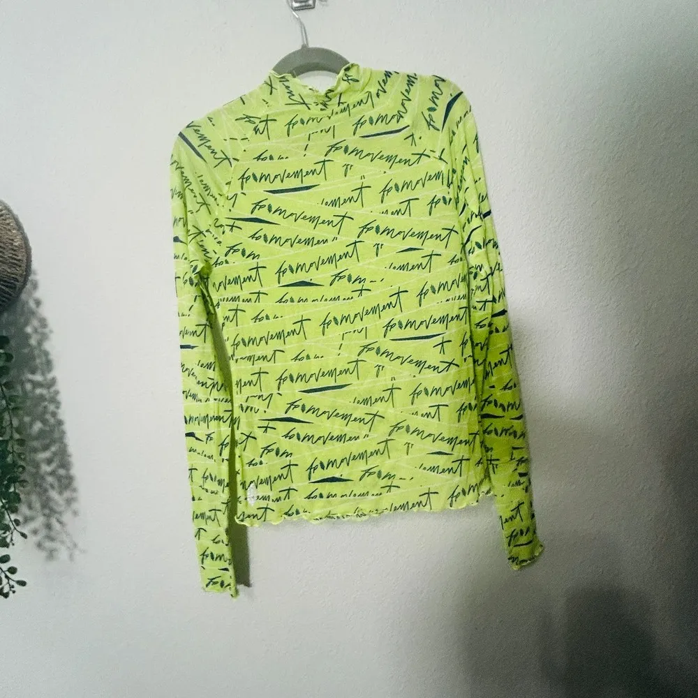 NEW Free People High Jump Logo Print Limeade Long-Sleeve size Large - Image 4