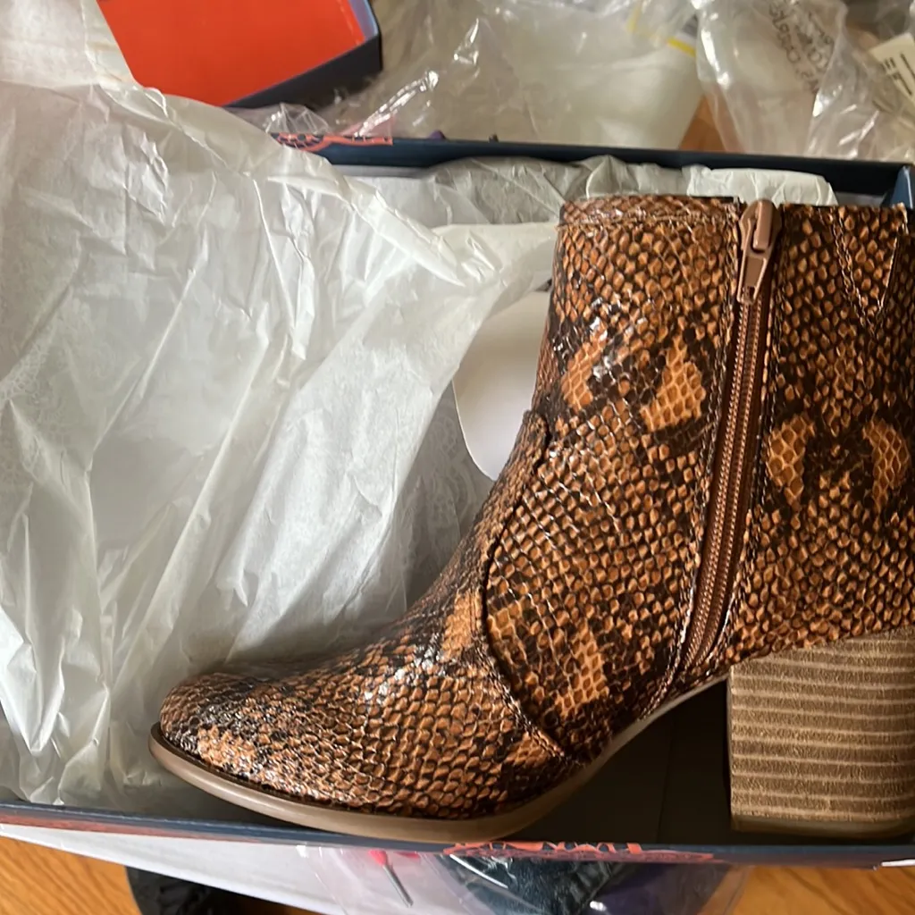 NWT Carlos Santana snake print booties - Image 2