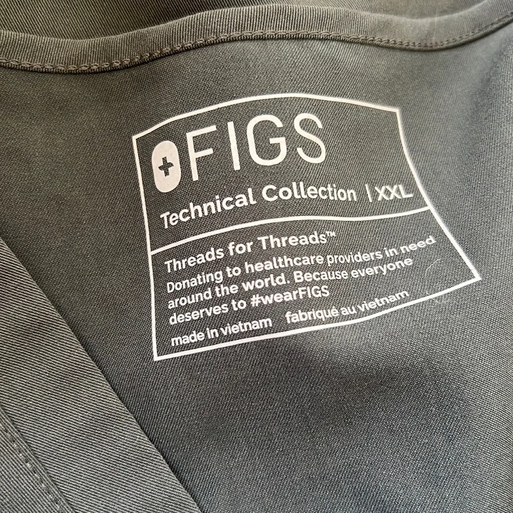 FIGS Green Short Sleeve Top - Image 5