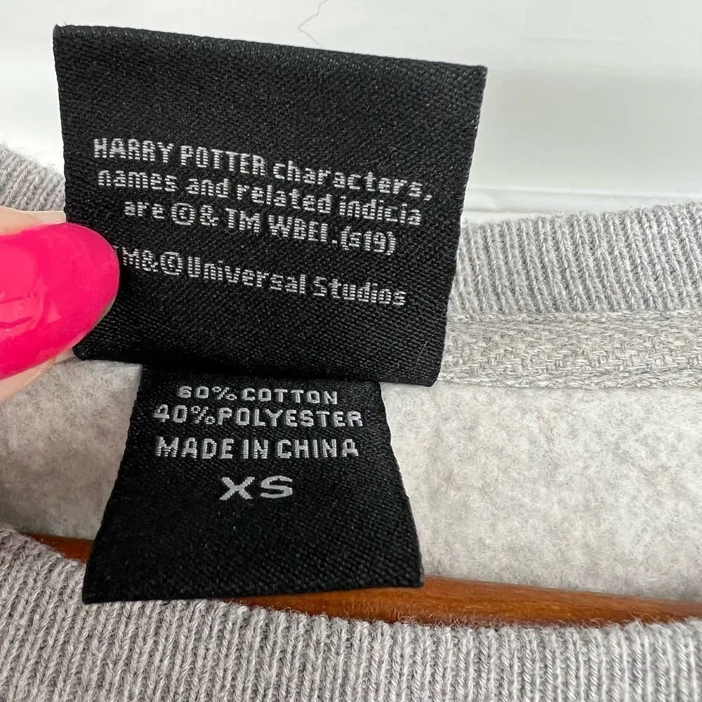 Universal Studios Wizarding World Harry Potter Gryffindor Sweatshirt size XS Gray - Image 7