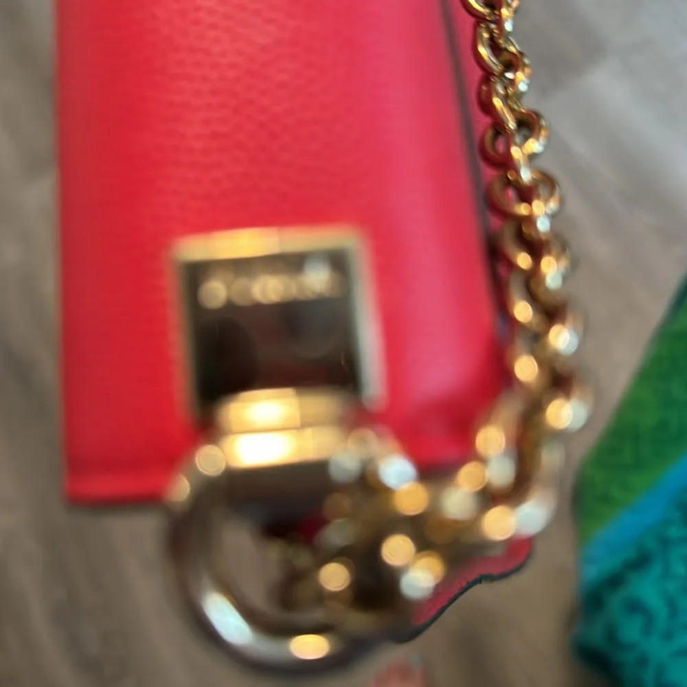 🌺🌺 Stunning  raspberry Furla with chain and leather cross body strap.🌺🌺 - Image 12