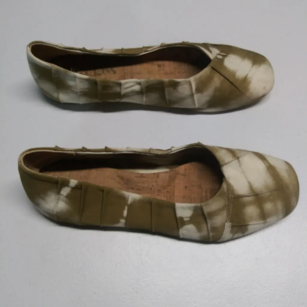 Korks Palmer Ballet Flat Loafer Pleated Fabric Khaki White Tie Dye Size 8.5 - Image 3