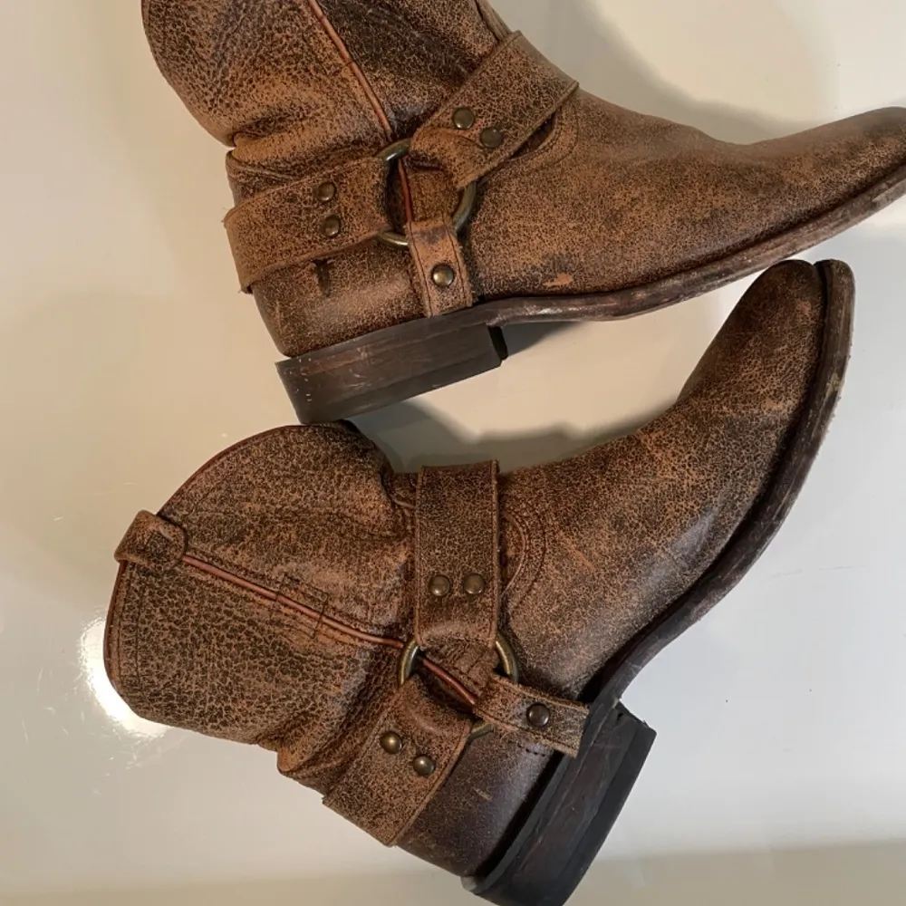 FRYE Wyatt Harness Short Leather Boots Size 6.5 - Image 3