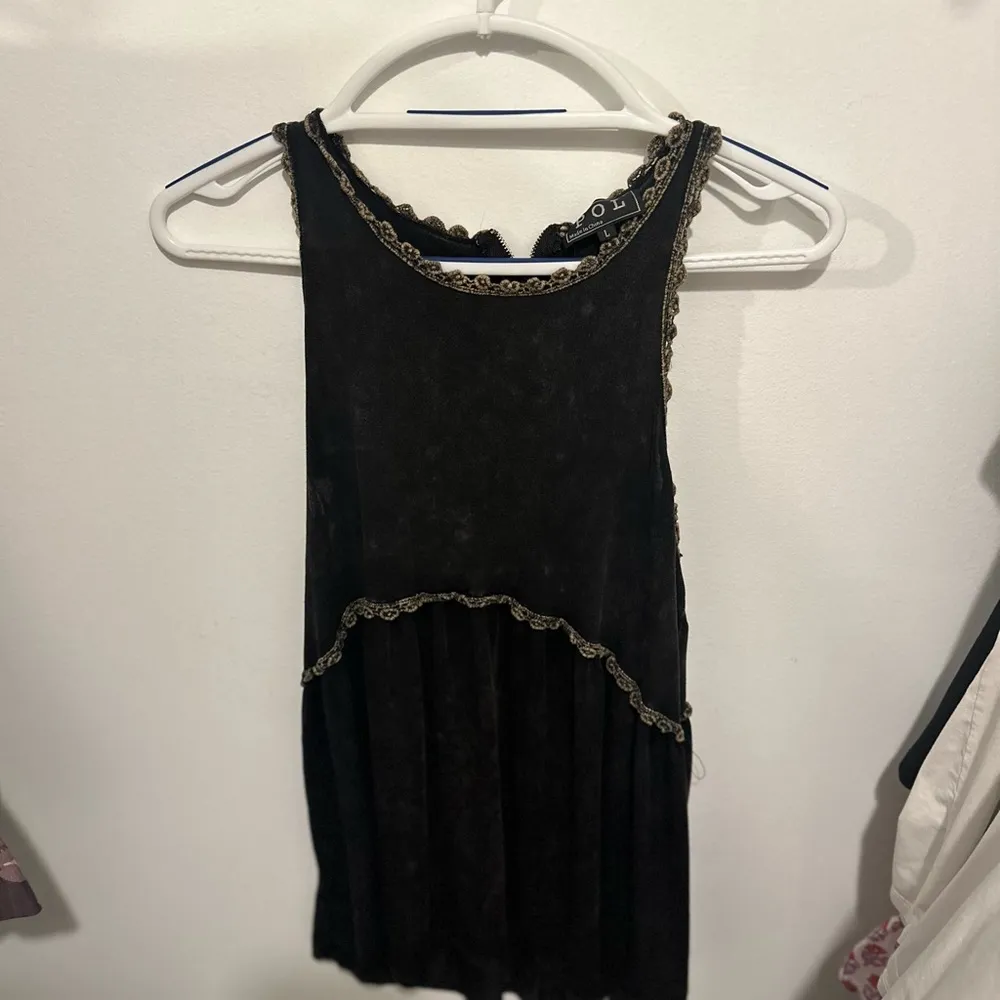 POL tank top size large - Image 4