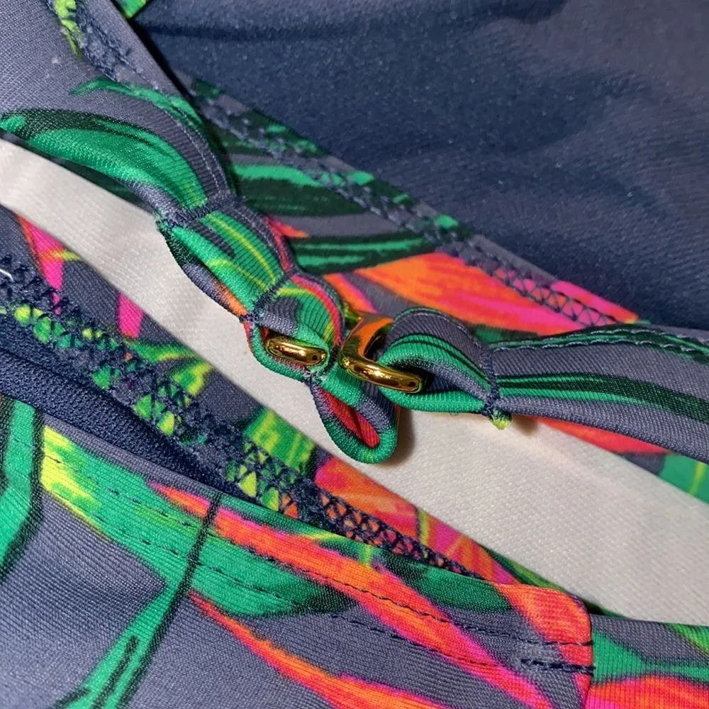 Hula Honey small padded adjustable strap bikini top with open side strap bottoms - Image 10