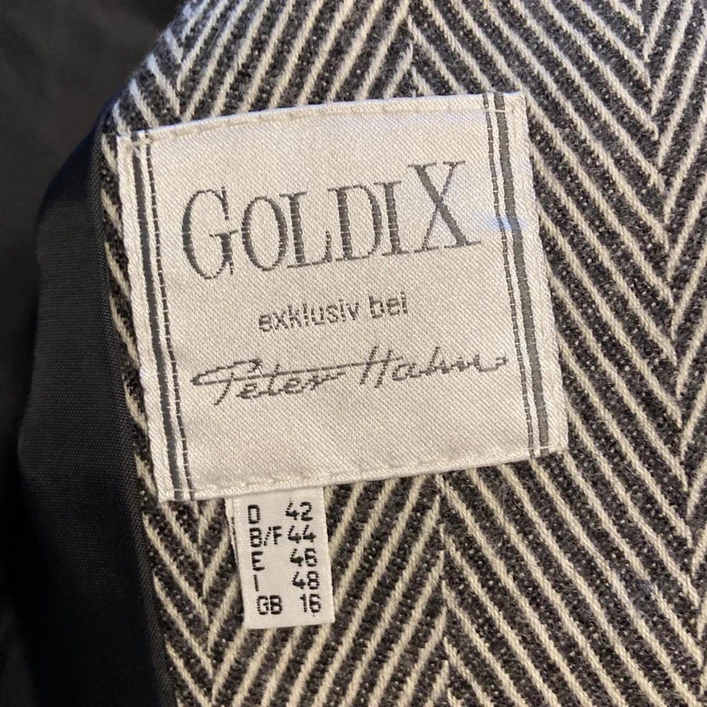 GOLDI X SUIT FOR WOMEN COMES WITH BLAZER AND SKIRT 
SKIRT LENGTH 26”
WAIST 30” - Image 9