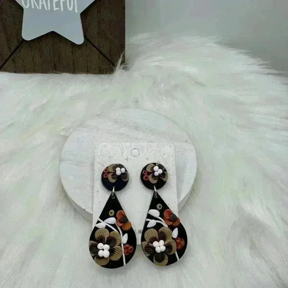 Polymer Clay Flower Design Earrings Black - Image 2