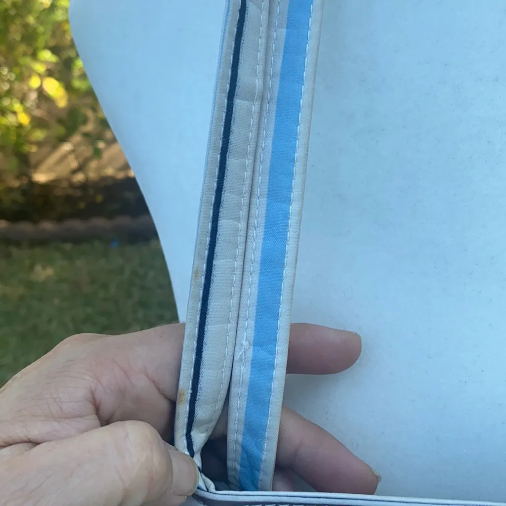 Kate Spade New Yorklined and zip shopping tote 18in in width 12in length - Image 15