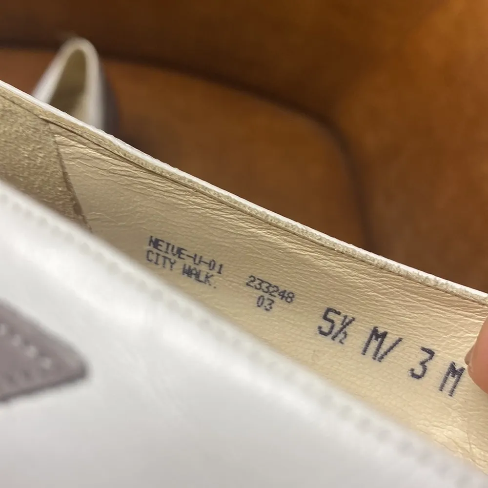 BALLY CITY WALK Spectator Low Heel Pumps 5.5” Gray - Image 7