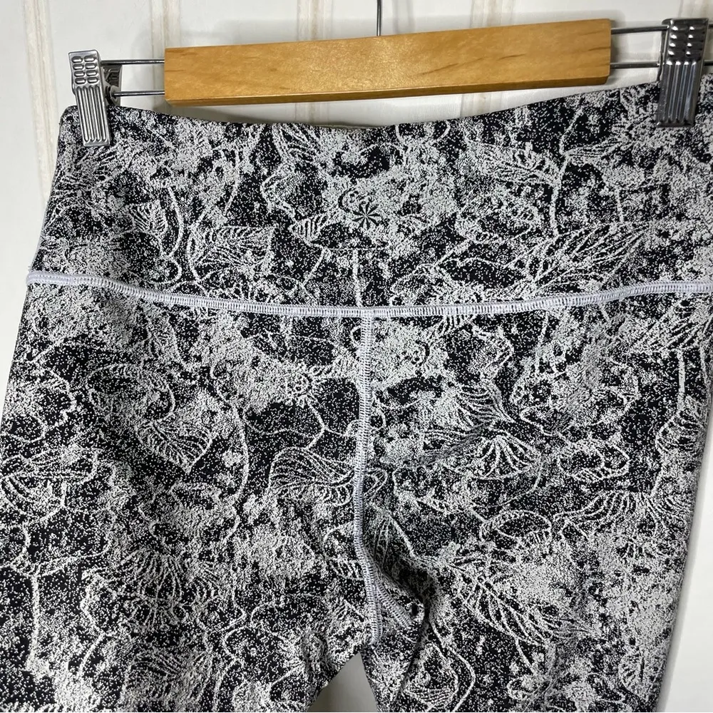 Athleta Salutation Graffiti 7/8 Tights Leggings MT 778 - Image 5