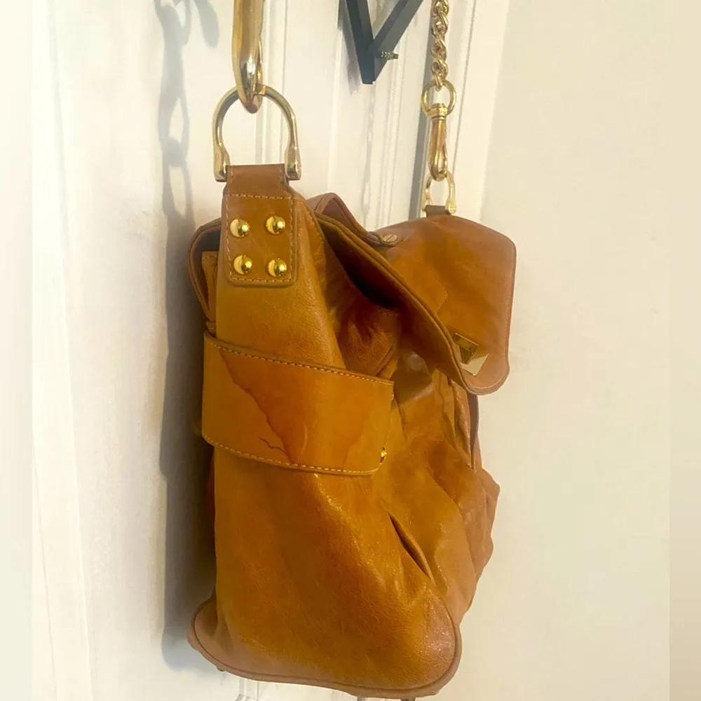 Be&D crossbody tan leather satchel with gold accent - Image 6