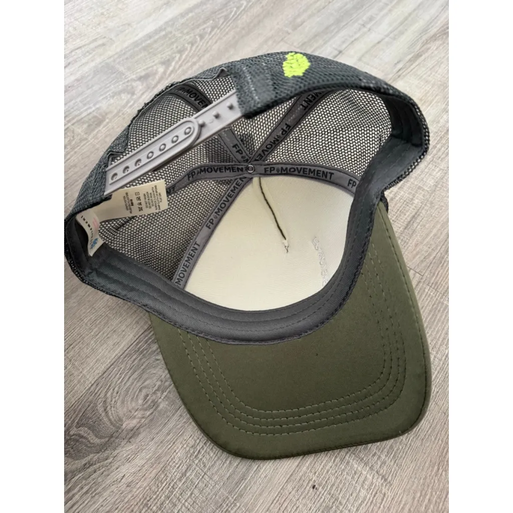 Trail Runner Trucker Hat NWT One Size Olive - Image 6