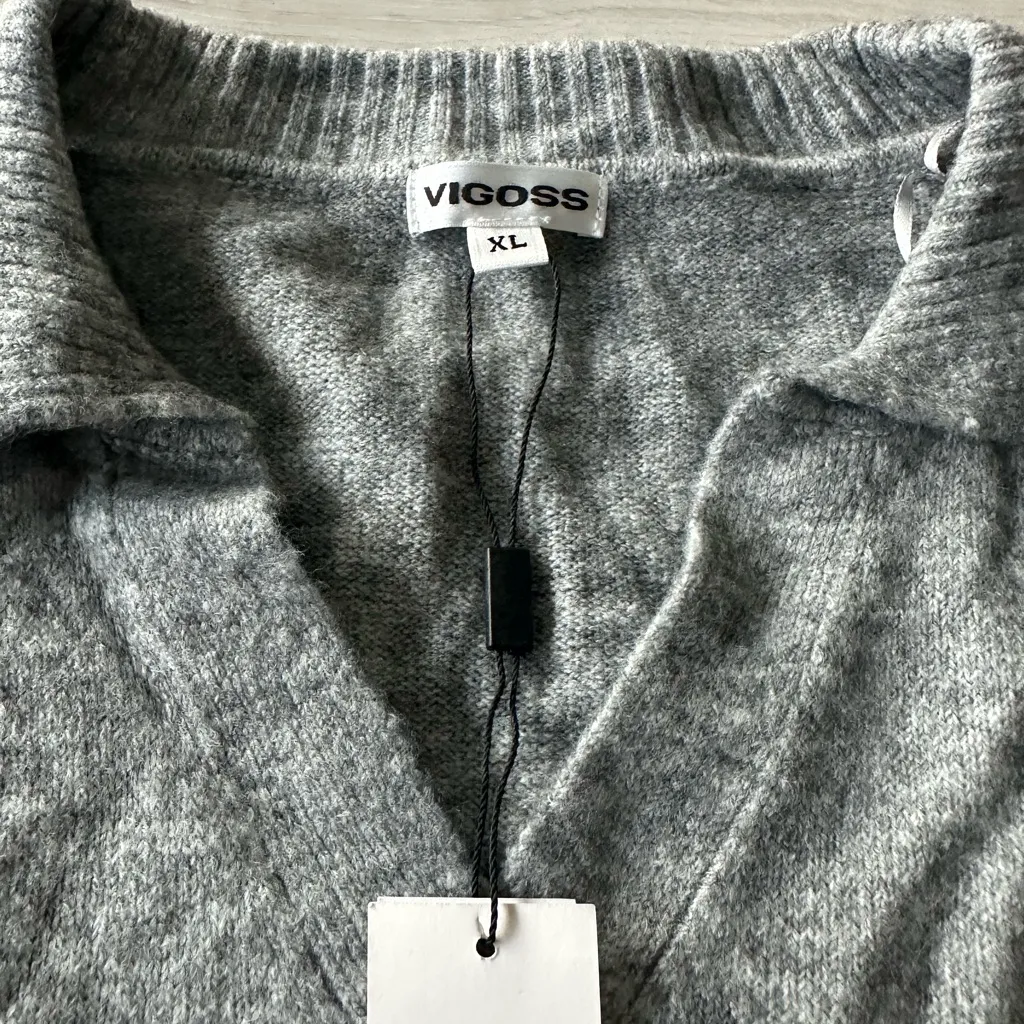 Vigoss Collared V-Neck Sweater Grey XL NWT - Image 3