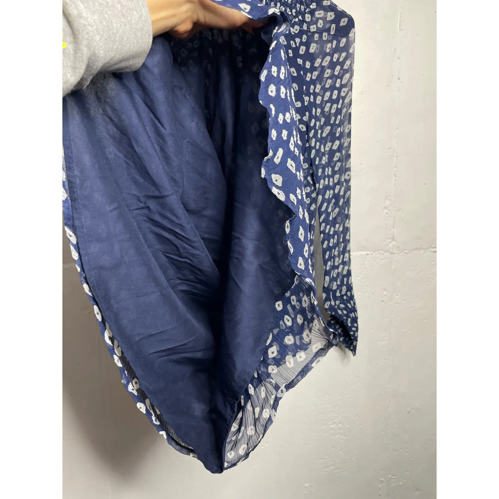 Velvet by Graham & Spencer Lisette Iman Printed Chiffon Dress Navy Blue Small - Image 4