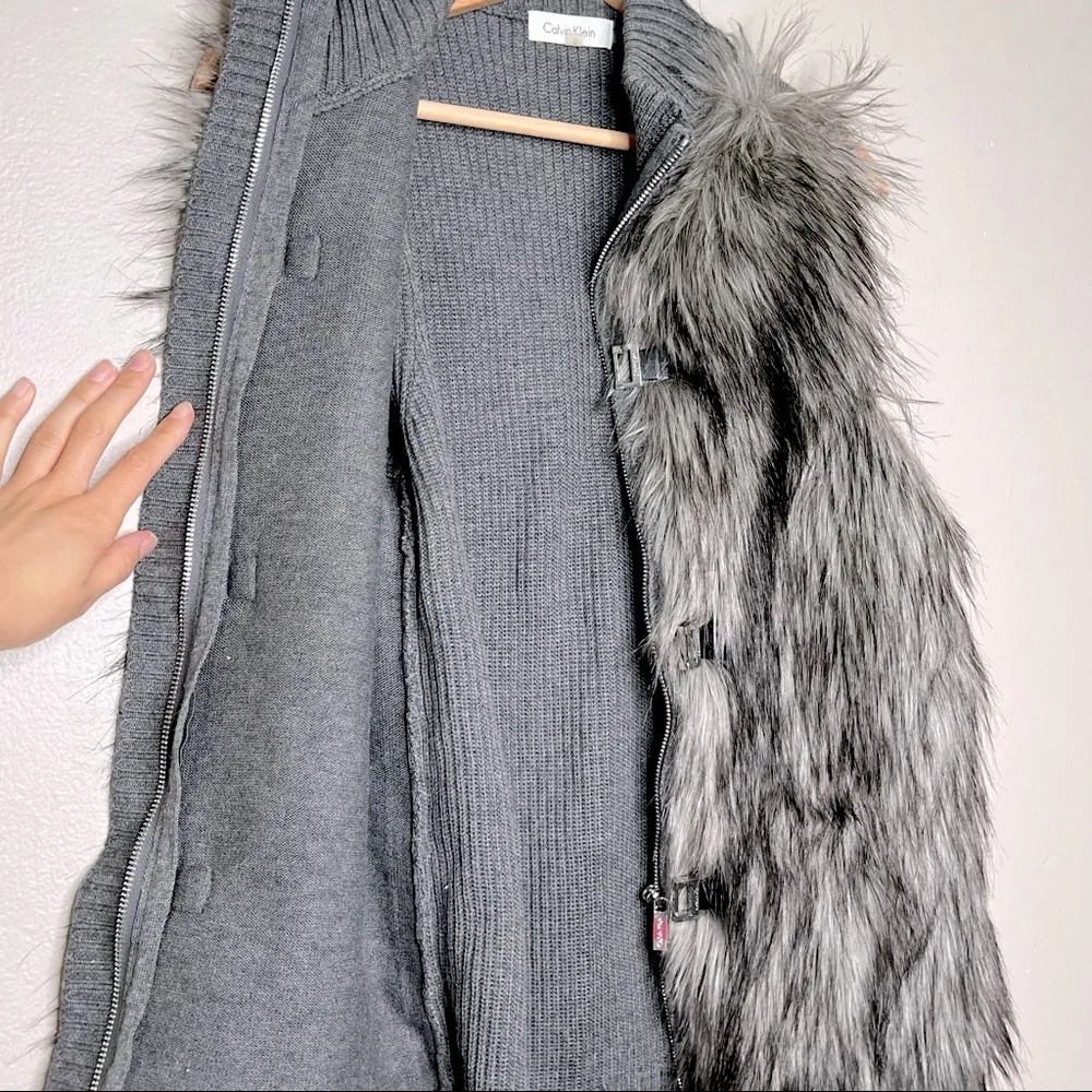 Calvin Klein Women's Gray Faux Fur Zip Buckle Sweater Vest Size S - Image 6