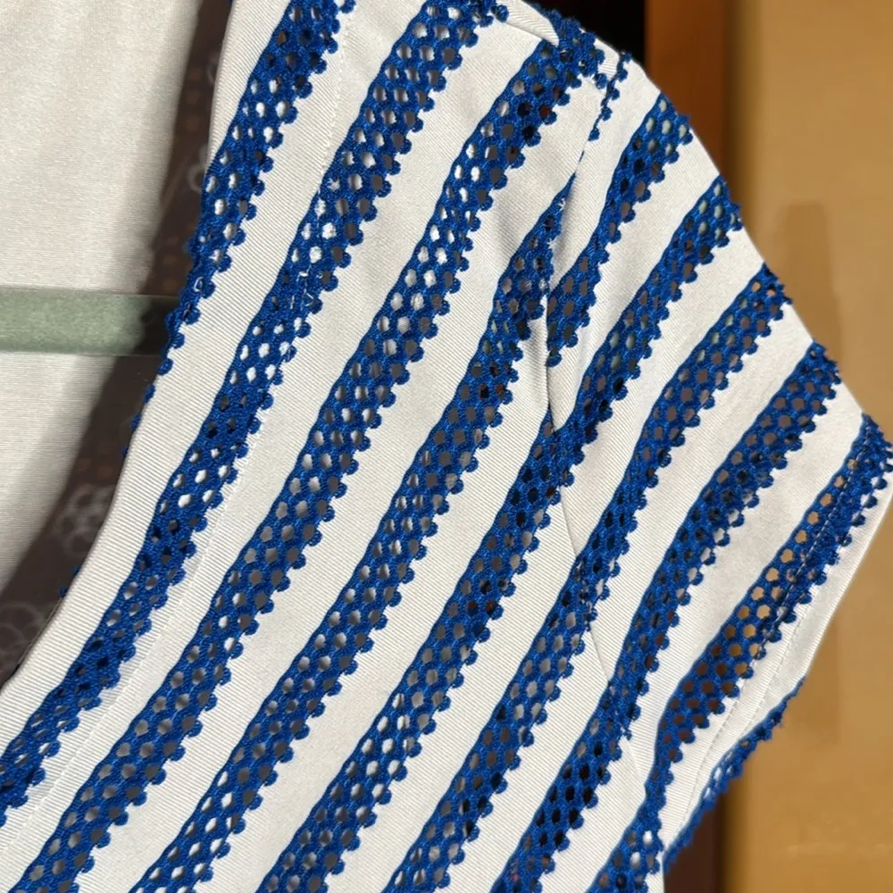 Miraclesuit Everyday Shapewear Blue & White Fitted Cap Sleeve Blouse Size Small - Image 4