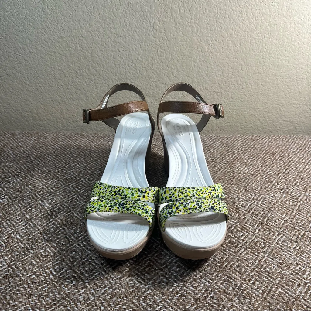 Crocs Leigh ll Women's Graphic Ankle Strap Wedge Sandals Sz 11 Party Casual EUC - Image 3