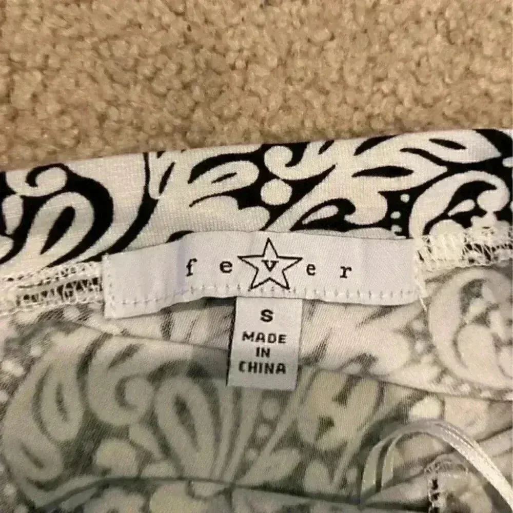 ⭐️ Fever shirt in size small White - Image 4