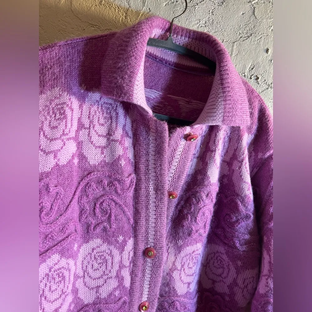 Vintage pink Women's Sweater w floral design and lovely buttons, pockets Purple Size undefined - Image 9