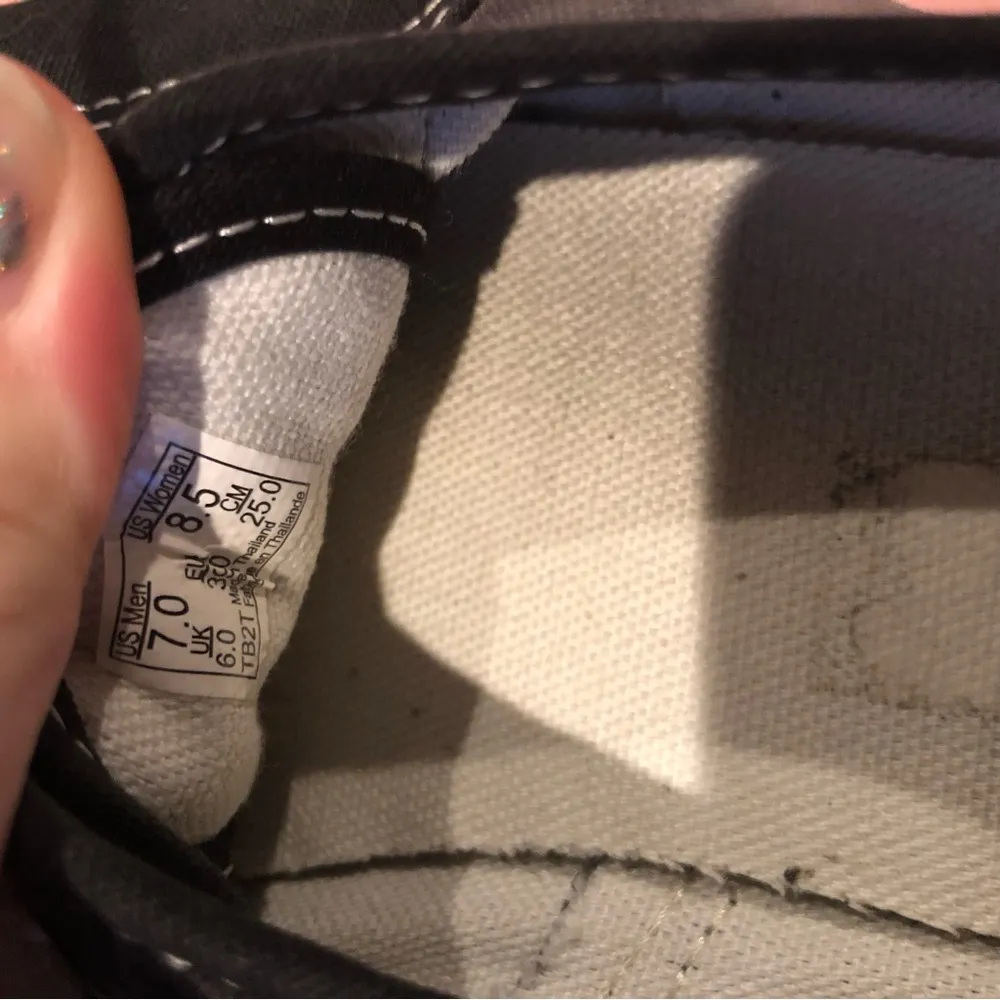 Unisex Vans sneakers - two tones black and grey - men’s 7 women’s 8.5 - Image 6