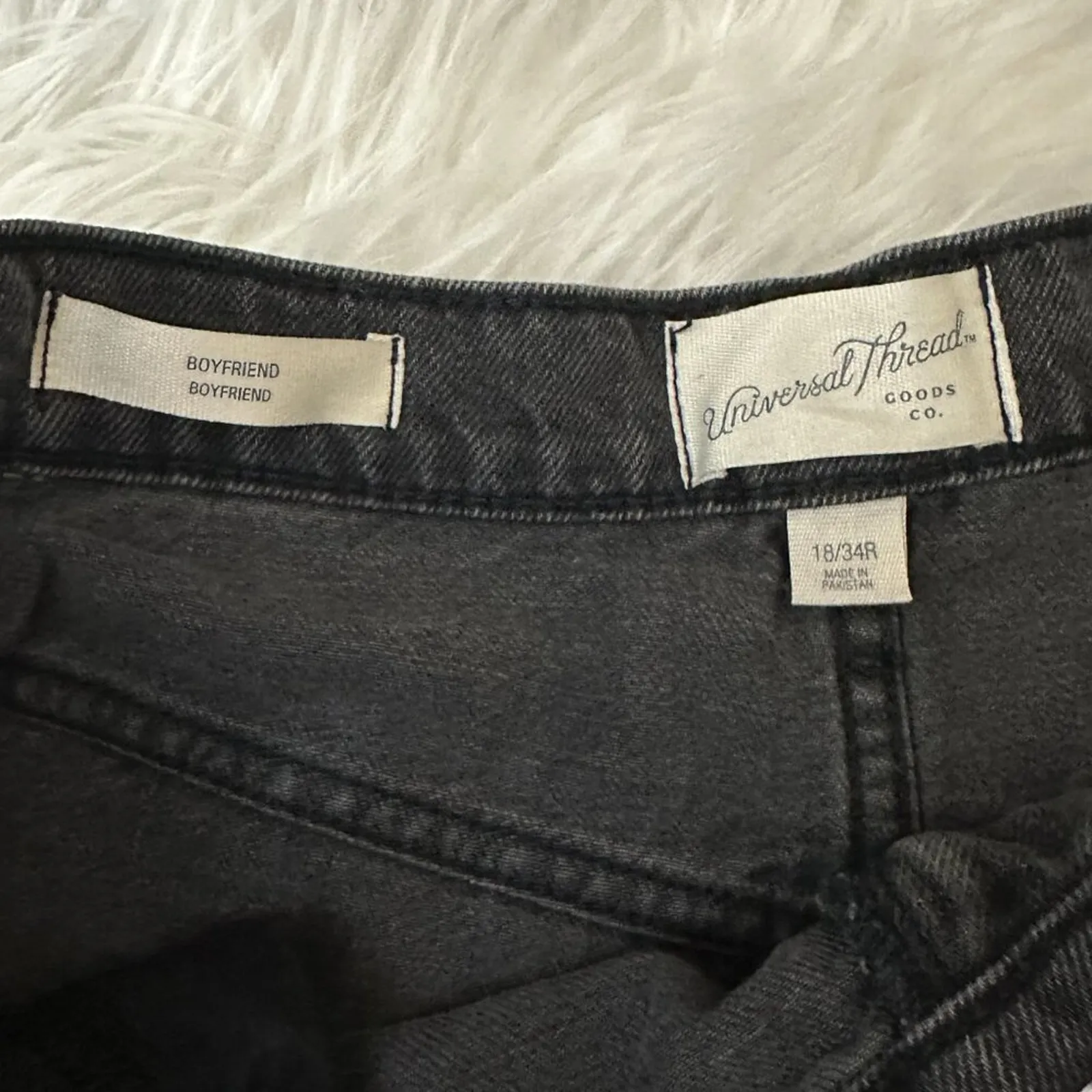 Universal Thread Boyfriend Jeans Plus Size 18 Washed Black Raw Hem Cropped Rigid - Image 5