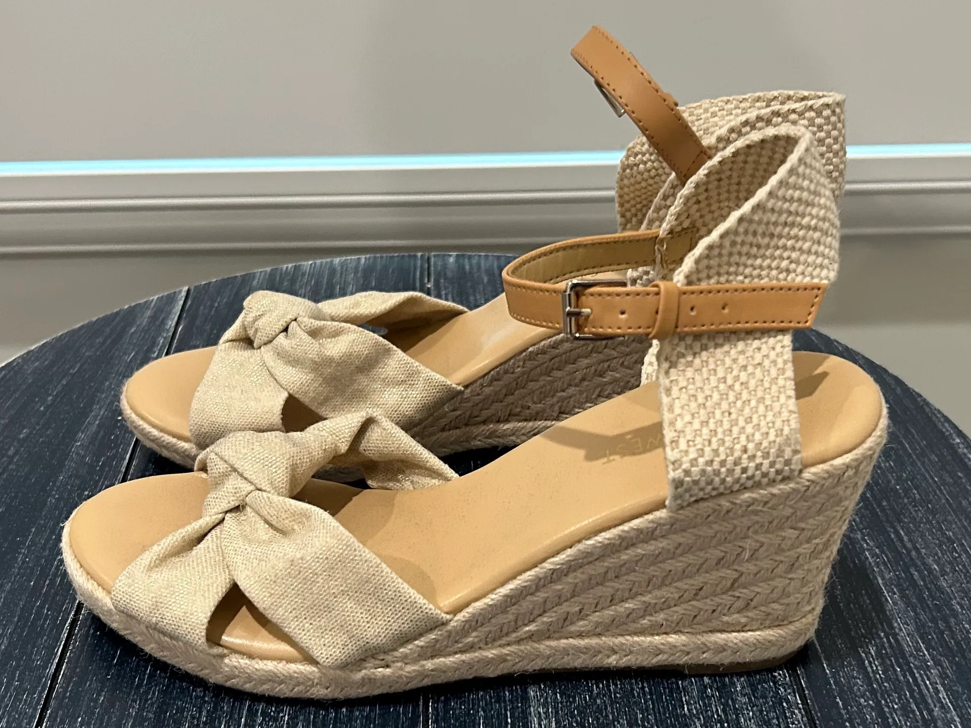 Nine West Knotted Bow Wedges - Image 4