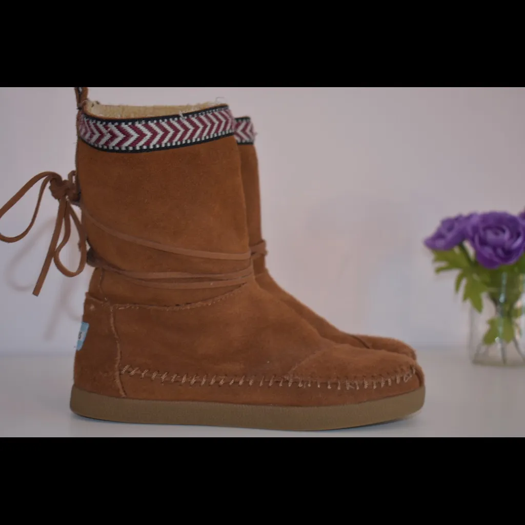 Toms  boots size 5 - Image 2