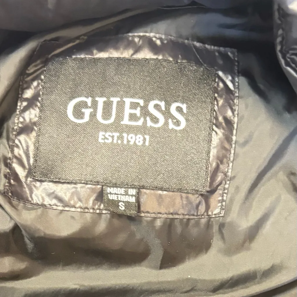Women’s guess black hooded puffer jacket - Image 3