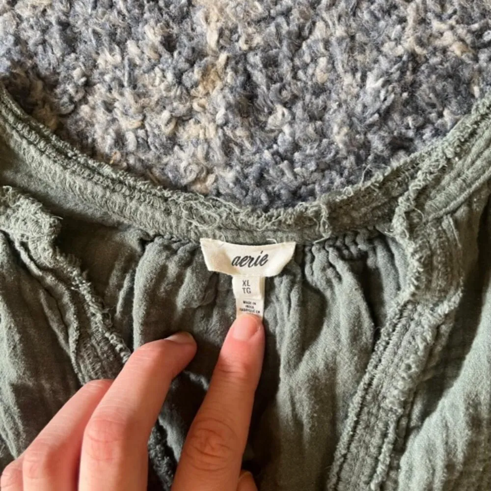 Aerie Green V-neck Sleeveless Summer Tank Top Blouse Women's Size XL - Image 8