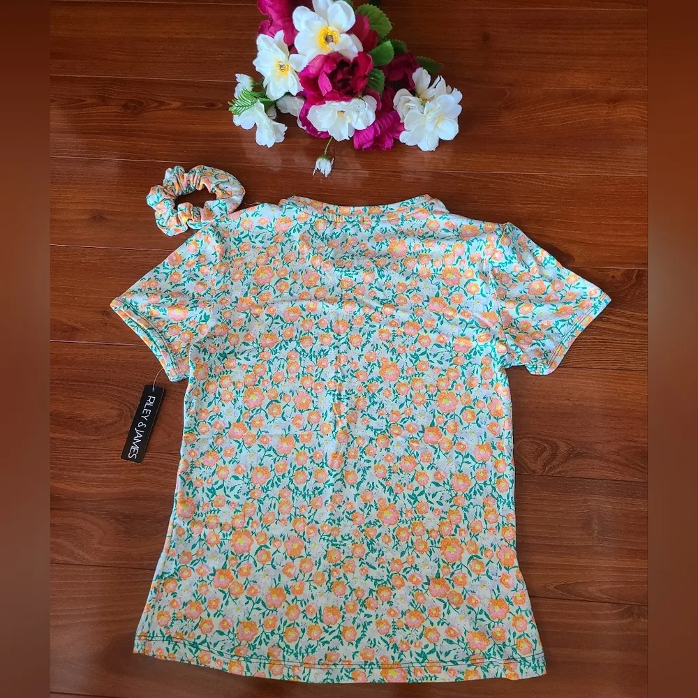 Riley & James T-shirt w/ matching hair accessory Size Small - Image 2