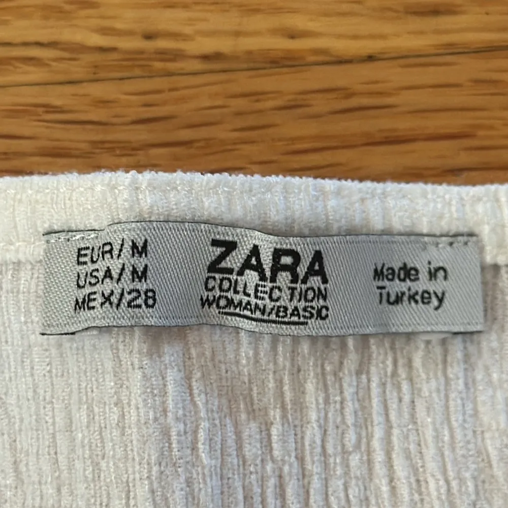 White V neckline Front Twist Top Sz M - Image 4