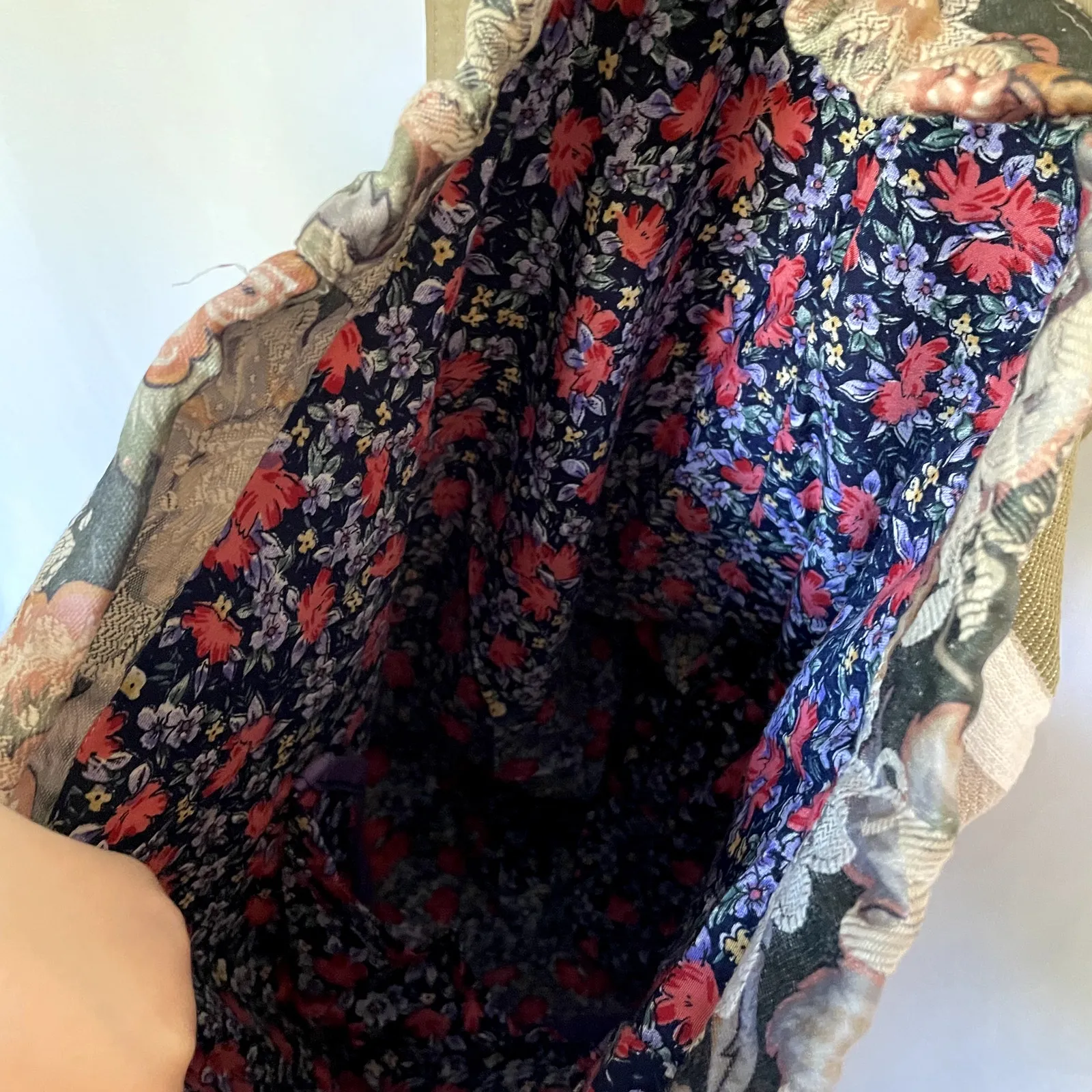 Vintage patchwork quilted backpack drawstring closure stripes beige floral pink - Image 4