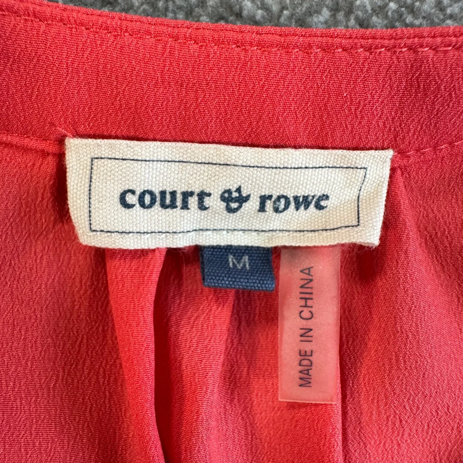 Court & Rowe Coral Pink Sleeveless Blouse Women's Medium Button White Trim Crepe - Image 3