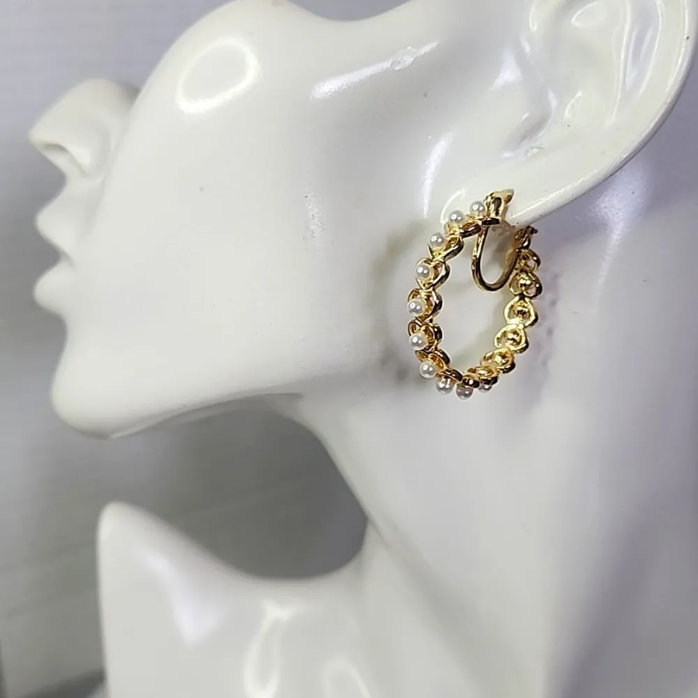 Gold Heart Hoop Link Earrings with Pearls - Image 6