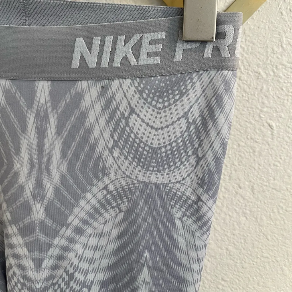 Nike Pro Dri Fit Leggings Grey Patterned Workout leggings Small - Image 3