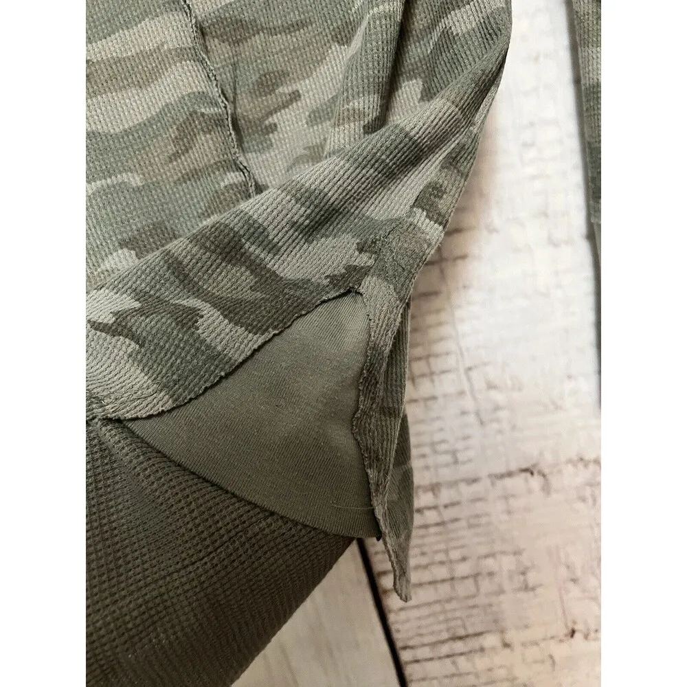 FP We The Free Green Camo Stretch Layer Up Thermal Long Sleeve Size Small - Image 3