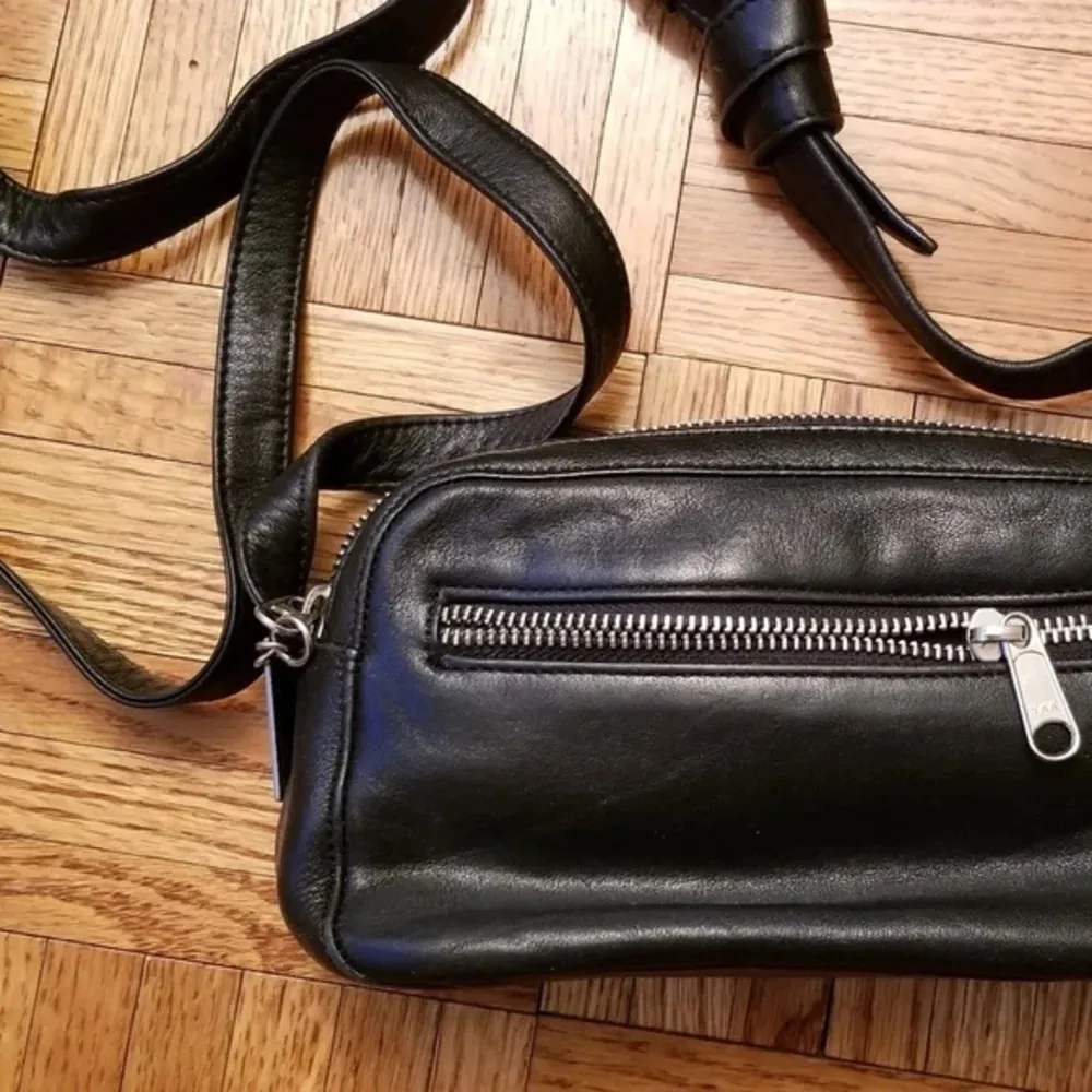 Nicole Miller Black Leather Crossbody Bag - Image 6