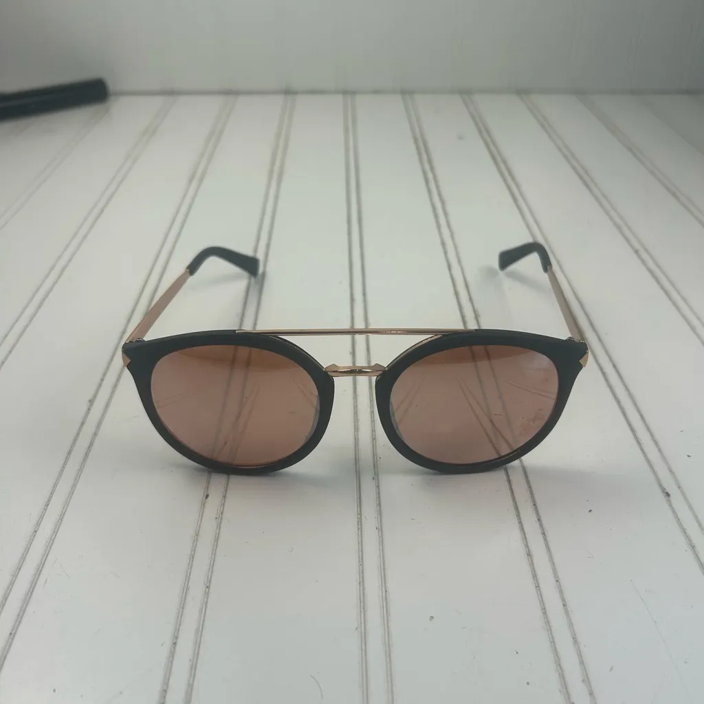 Vintage Round Sunglasses ā Black Frame, Gold Arms, Brown Lenses - Image 2