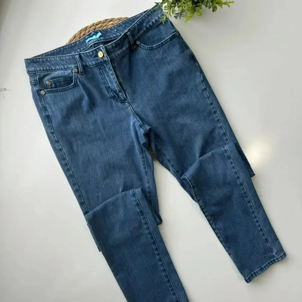 J McLaughlin Slim Straight Jean size 6 in Light Rinse‎ Wash - Image 10