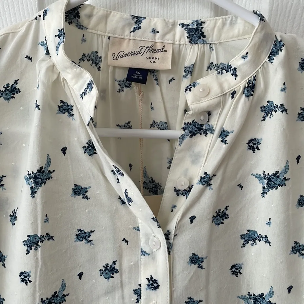 Universal Thread floral blouse - Image 2
