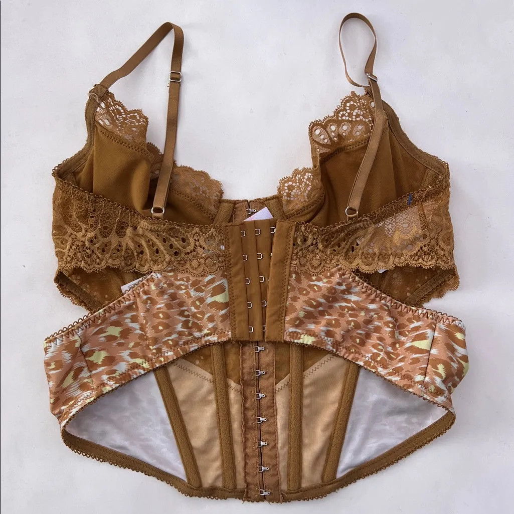 OUT FROM UNDER Urban Outfitters Modern Love Supernova Corset Size M - Image 4