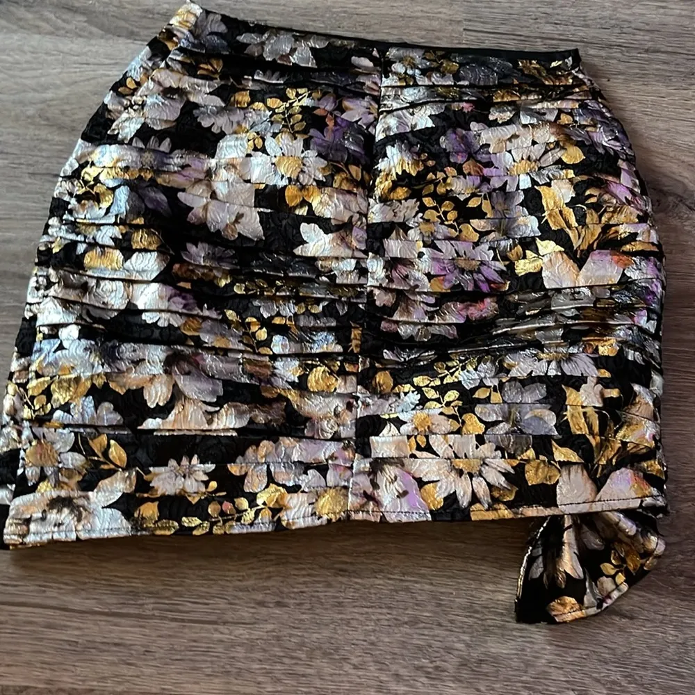 Bebe Ruched Metallic Mini Skirt Size 8 - Image 11