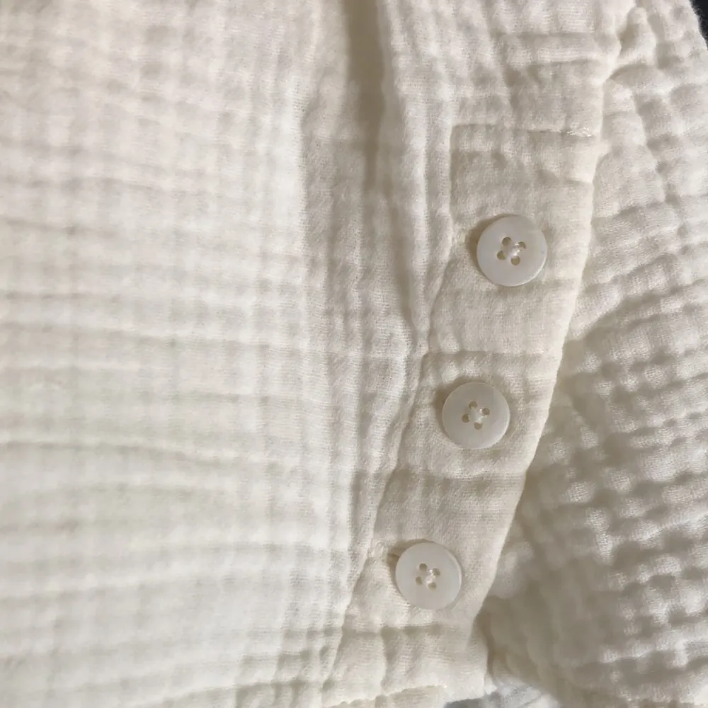 Garnet Hill Textured Gauze Top Blouse Sz. 8 White V~Neck Long Sleeve Boho Style - Image 4