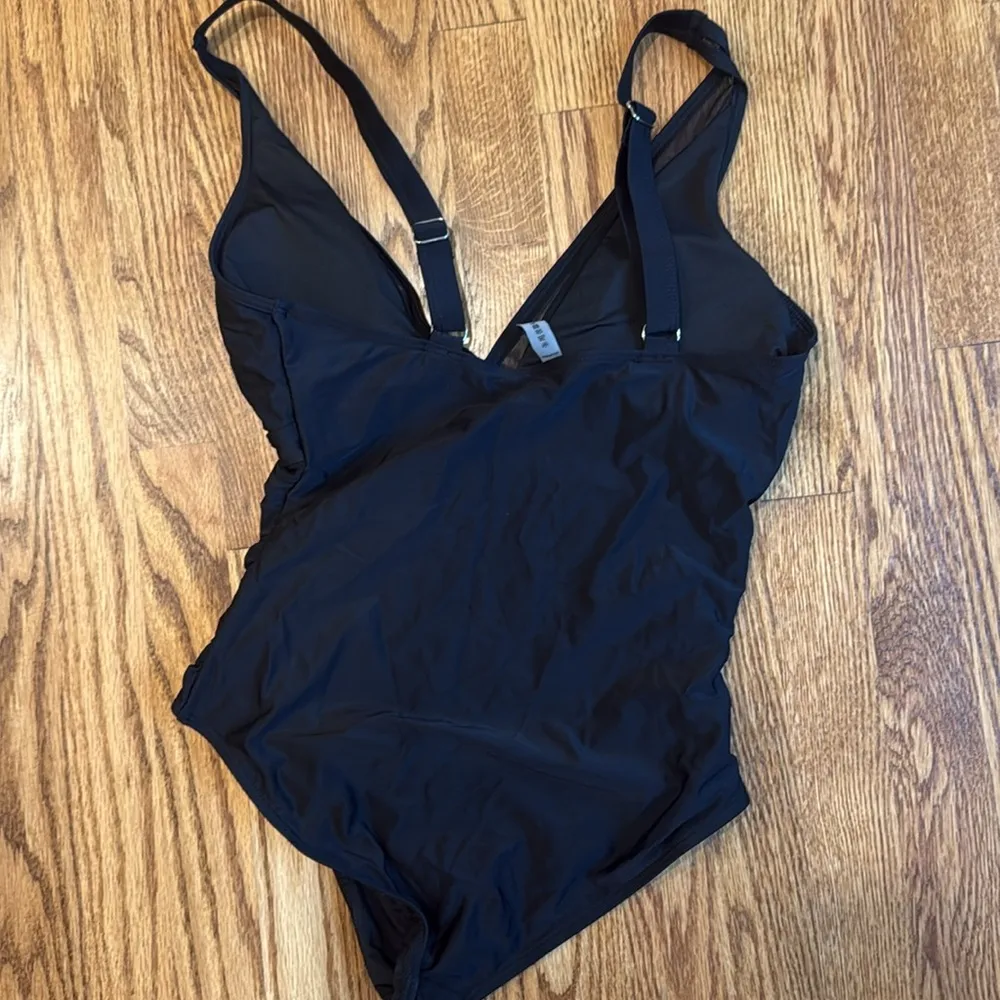 Black one piece, mesh ladies swimsuit Size M - Image 4