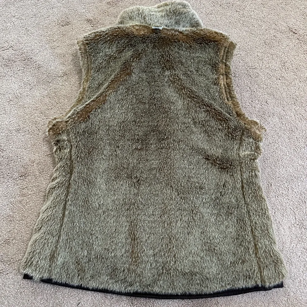 Gap Faux Fur Reversible Zip-Up Vest - Image 4