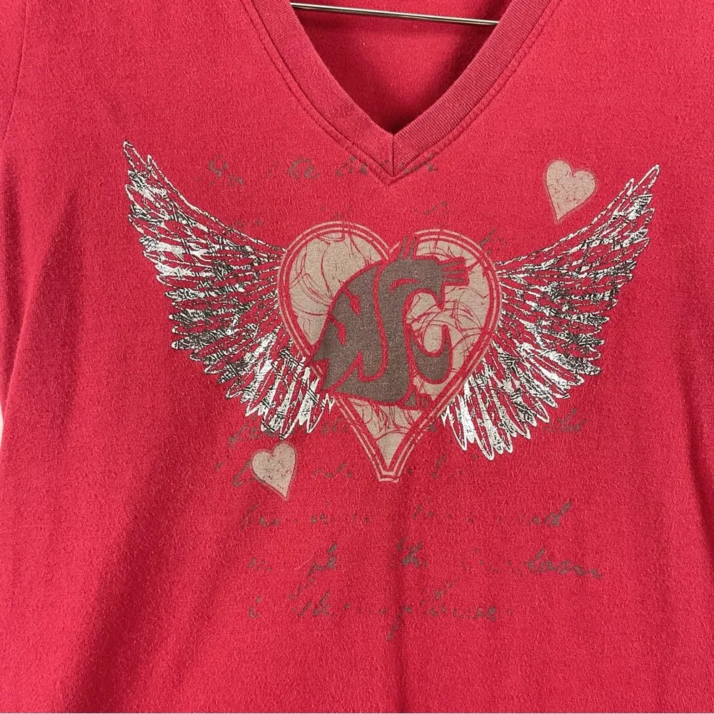 LAT Medium V Neck Washington State Cougars Y2K Graphic Tee Shirt Red - Image 3