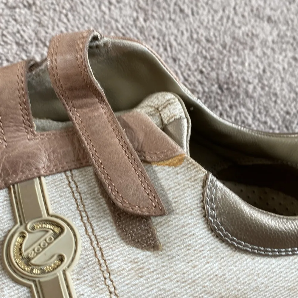 Ecco Velcro Shoes SIZE 41 Tan - Image 7